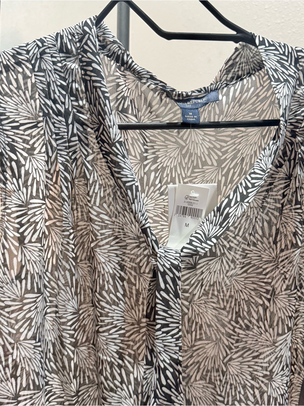 Banana Republic Black and White Floral-Print Blouse - NWT - Size M